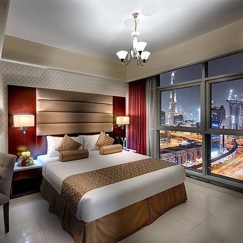 Grandeur Hotel — Guest room