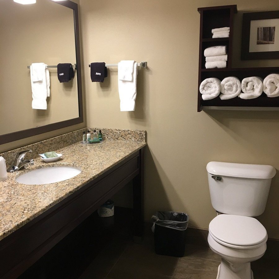 GrandStay Hotel Suites Glenwood — Bathroom