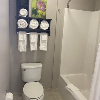 GrandStay Residential Suites Hotel Sheboygan — Bathroom