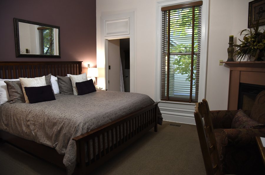 Grant Street Inn — Guest room