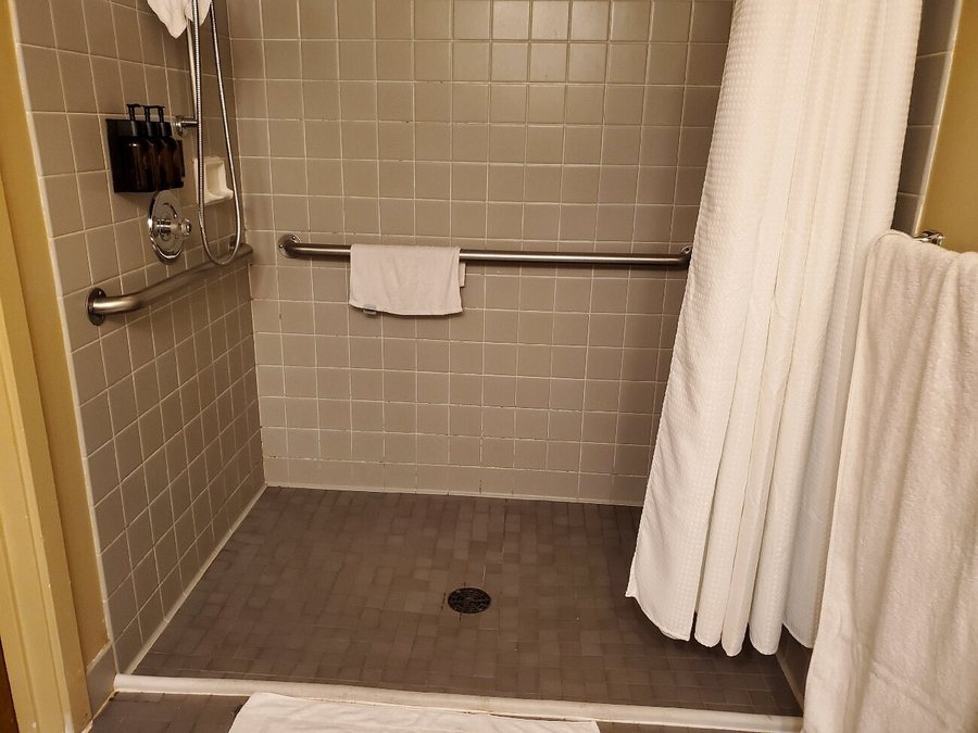 Grant Village Lodge — Bathroom