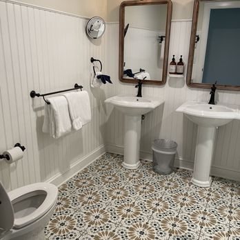 Grassy Flats Resort Beach Club — Bathroom