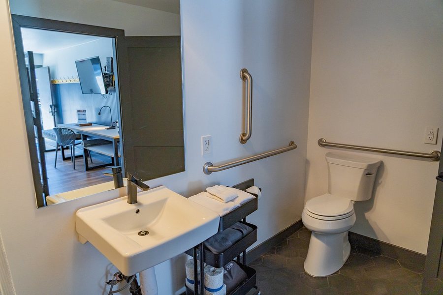 Gravity Haus Winter Park — Bathroom