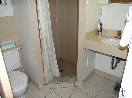 Grayhaven Motel — Bathroom