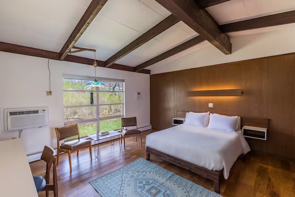 Grayhaven Motel — Guest room