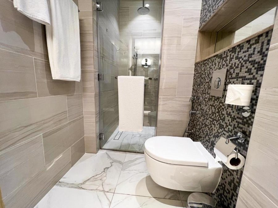 Grayton Hotel By Blazon Hotels — Bathroom