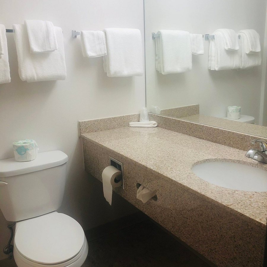 Great Falls Inn by Riversage — Bathroom