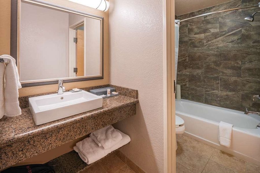 Great Falls KOA — Bathroom