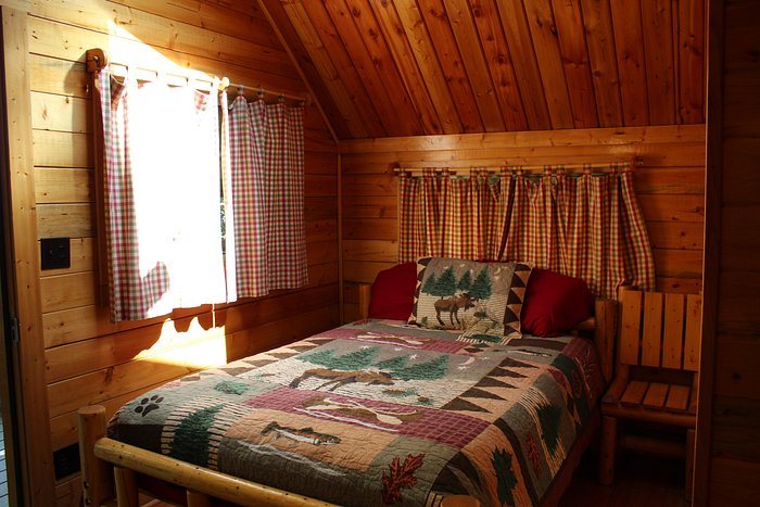Great Falls KOA — Guest room