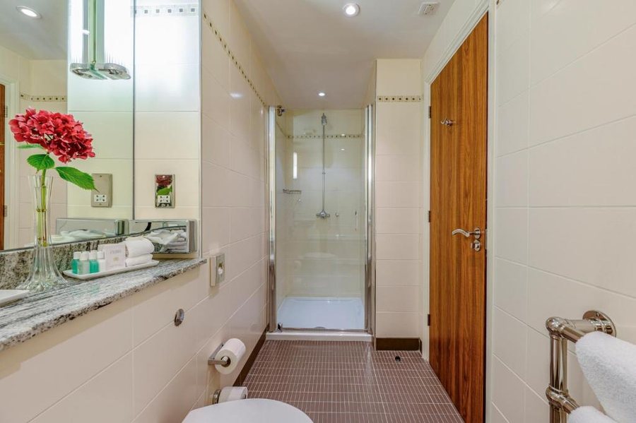 Great Northern Hotel Sure Hotel Collection by Best Western — Bathroom