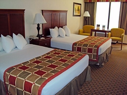 Great Smokies Inn — Guest room