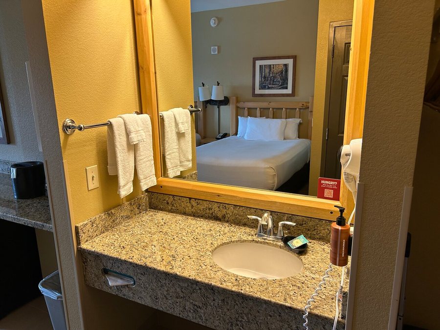 Great Wolf Lodge Anaheim Garden Grove CA — Bathroom