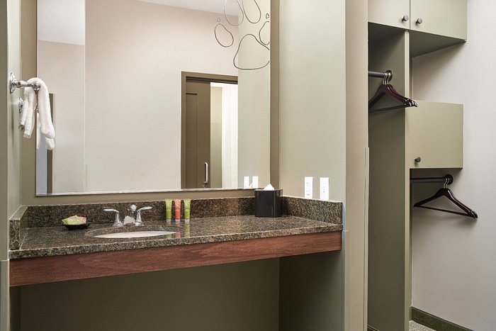 Great Wolf Lodge San Francisco Manteca CA — Bathroom