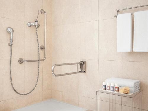 Grecotel Pallas Athena — Bathroom