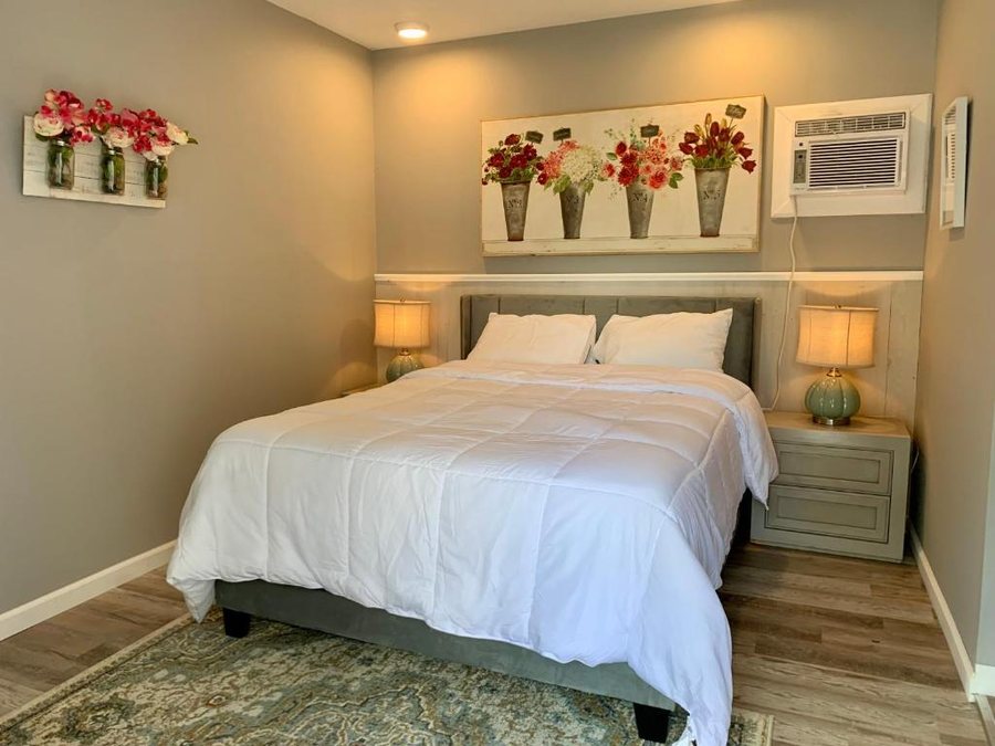 Green Acres Motel — Guest room