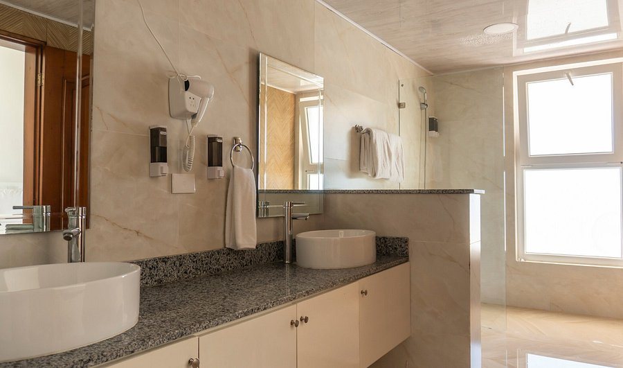 Green Coast Beach Hotel — Bathroom