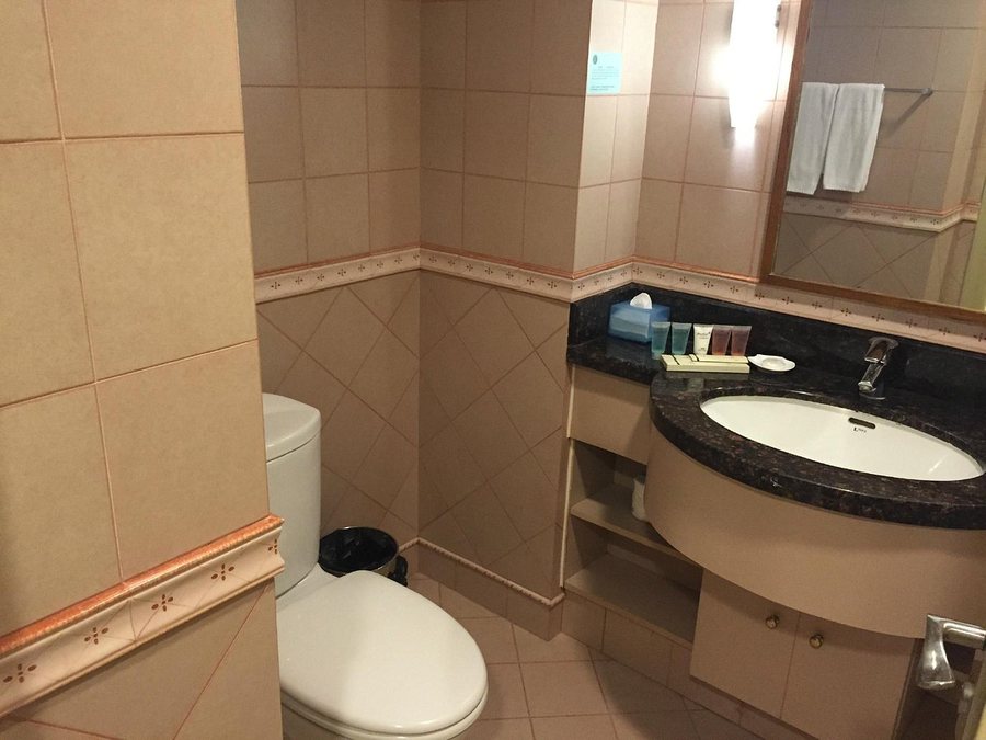 Green Court Residence City Center Shanghai — Bathroom