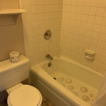 Green Creek Inn And RV Park — Bathroom