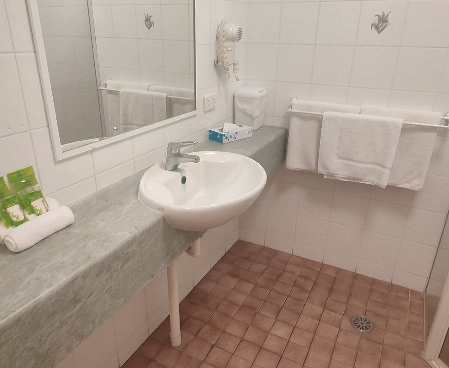 Green Gables — Bathroom