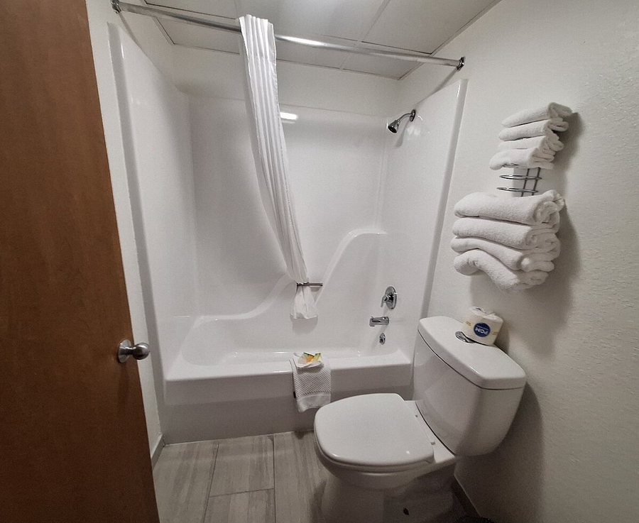 Green Gables Inn — Bathroom