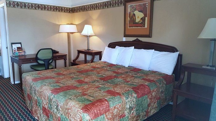 Green Gables Inn — Guest room