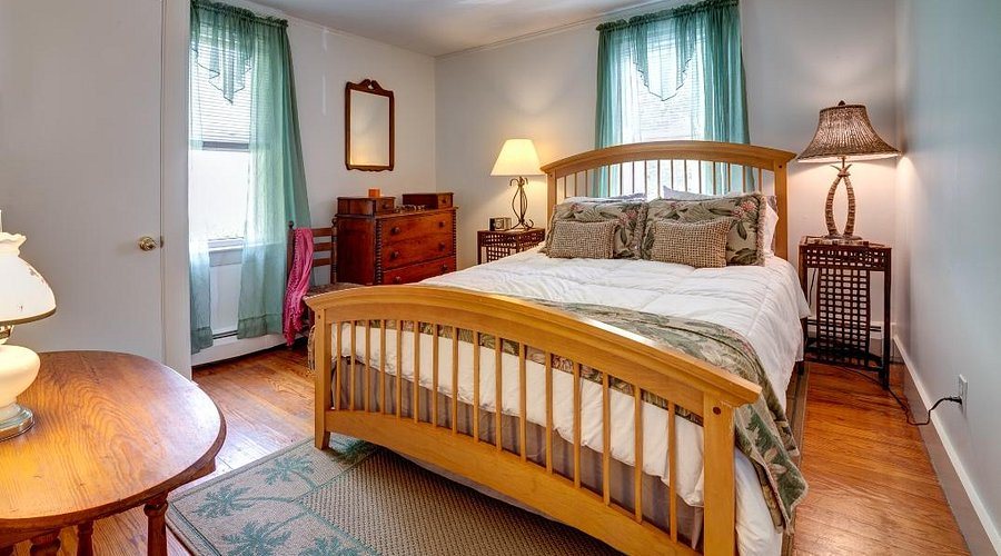 Green Gables Inn — Guest room