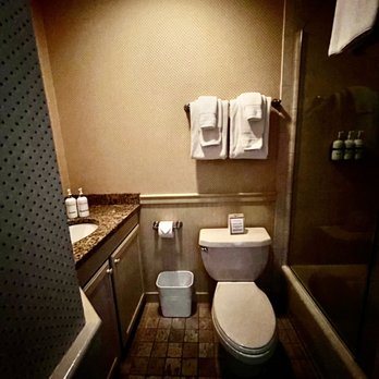Green Mountain Inn — Bathroom