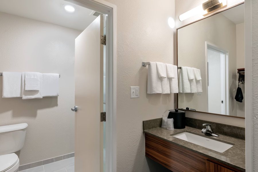 Green Palm Inn — Bathroom