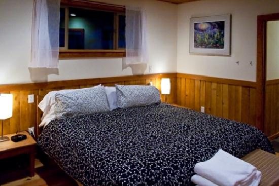 Green Springs Inn — Guest room