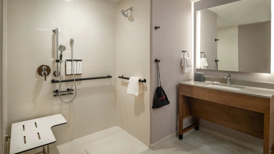 Green Valley Lodge — Bathroom