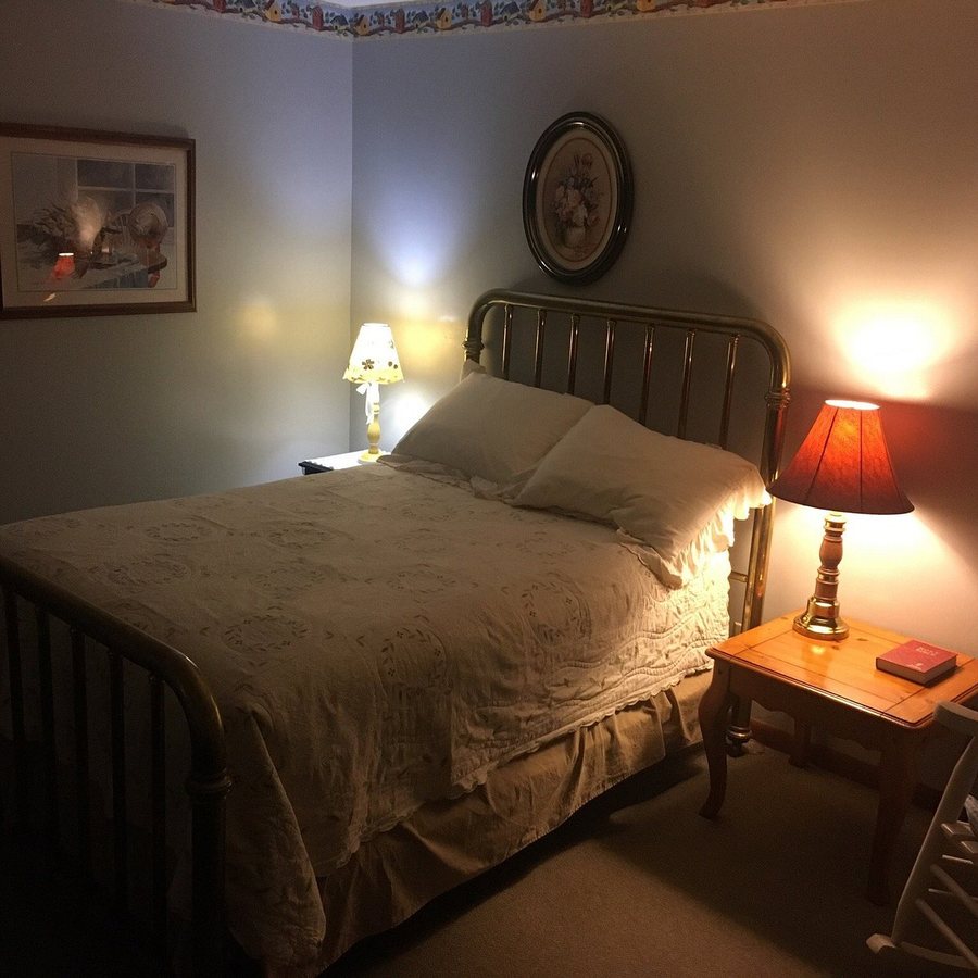 Green Valley Lodge — Guest room