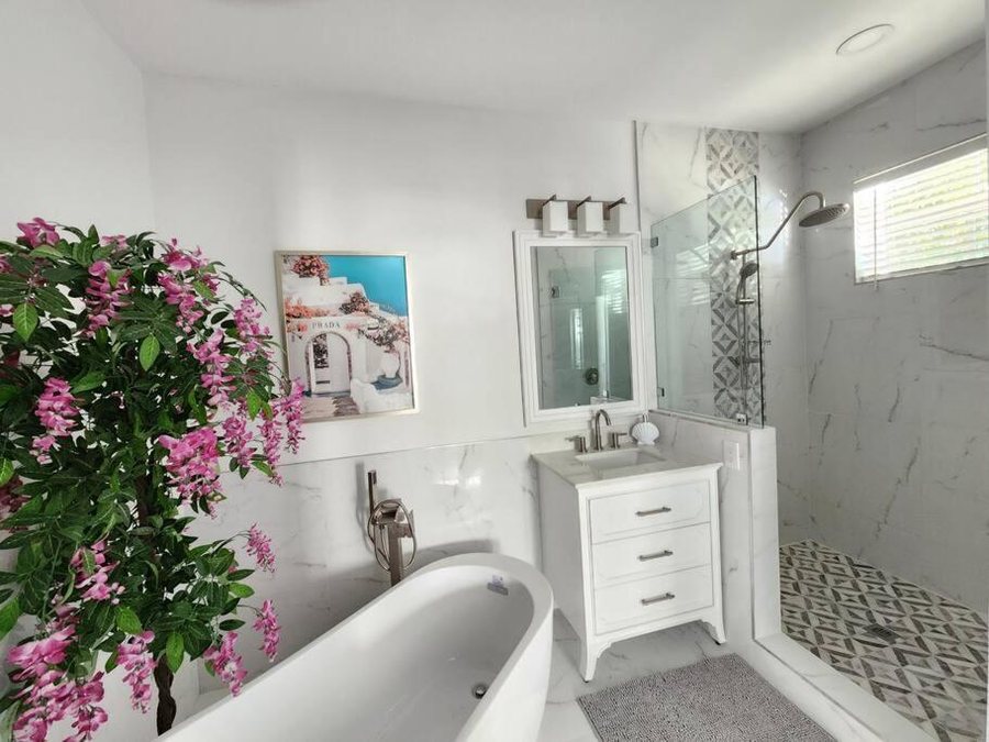 GreenLinks Golf Villas at Lely Resort — Bathroom