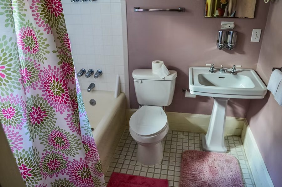 Greenwood Bed and Breakfast — Bathroom