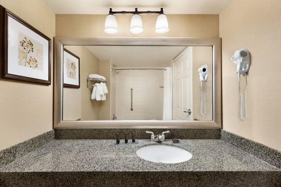 Greenwood Village Inn Suites — Bathroom