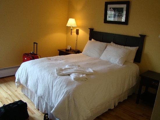 Grenfell Heritage Hotel Suites — Guest room