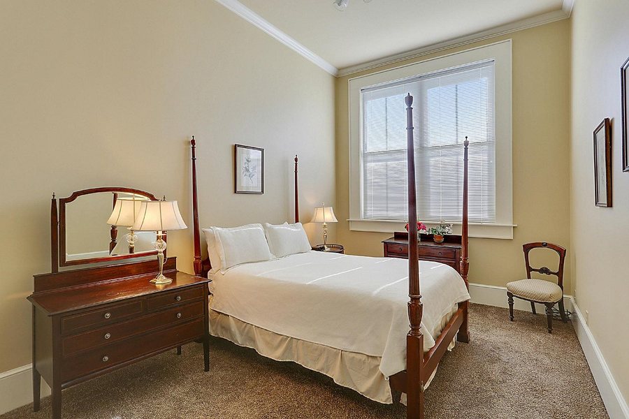 Grenoble House — Guest room