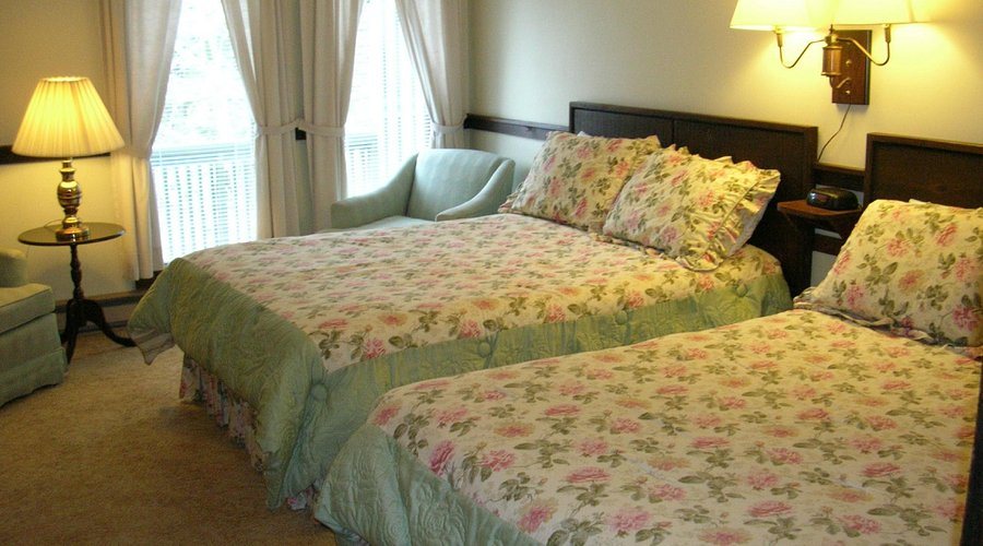 Grey Bonnet Inn — Guest room