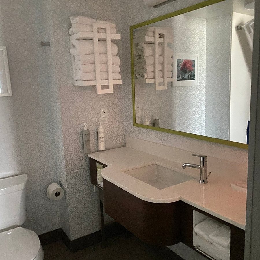 Grey Hare Inn — Bathroom