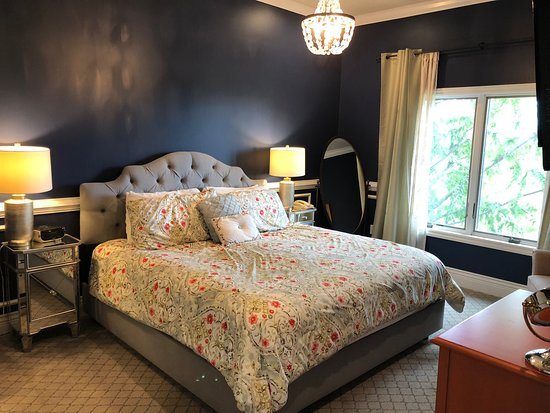Grey Hare Inn — Guest room
