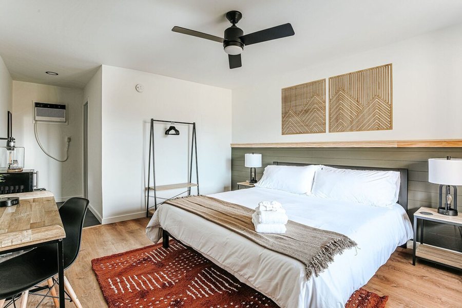 Grey Pine Lodge — Guest room