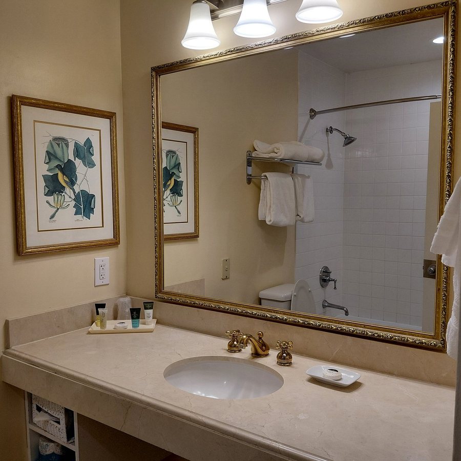 Griffin Hotel An Official Colonial Williamsburg Hotel — Bathroom