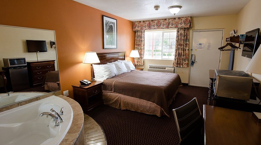 Grove City Travel Inn By Oyo Columbus South — Guest room