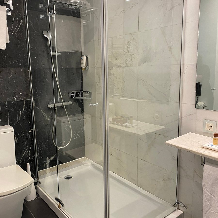 Grupotel Gran Via 678 Barcelona Catalonia — Bathroom