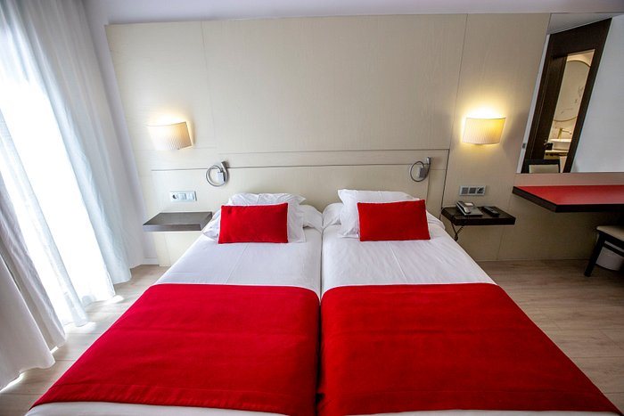 Grupotel Gravina Barcelona Catalonia — Guest room