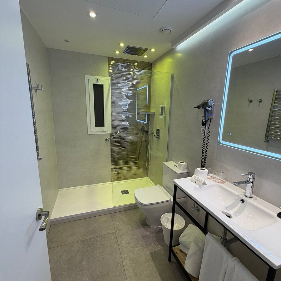 Grupotel Mayorazgo — Bathroom