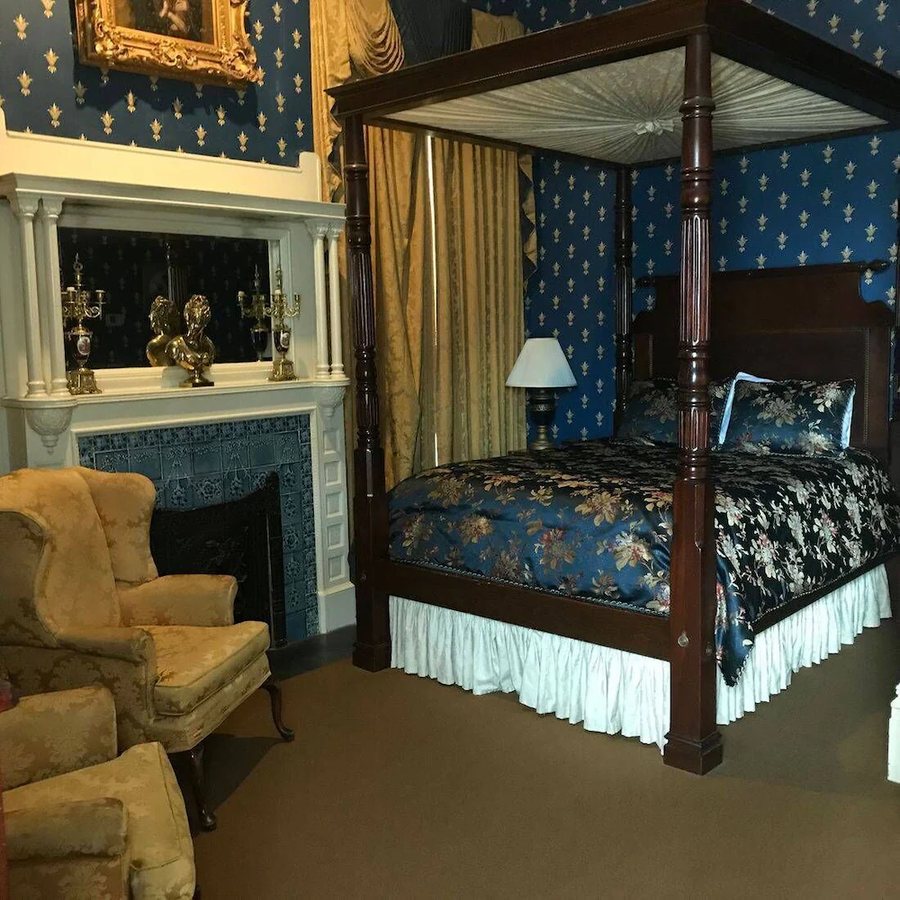 Guest House Mansion Inn Natchez Mississippi — Guest room