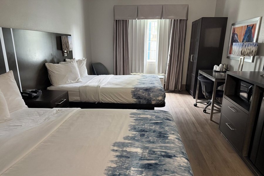 GuestHouse Lexington — Guest room