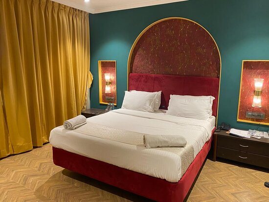 Gulf Hotel — Guest room