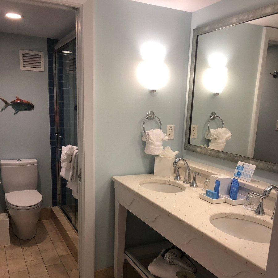 Gulfcoast Inn Naples — Bathroom