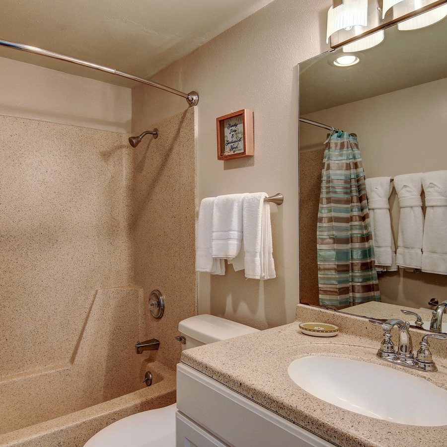 Gulfstream Condominium — Bathroom